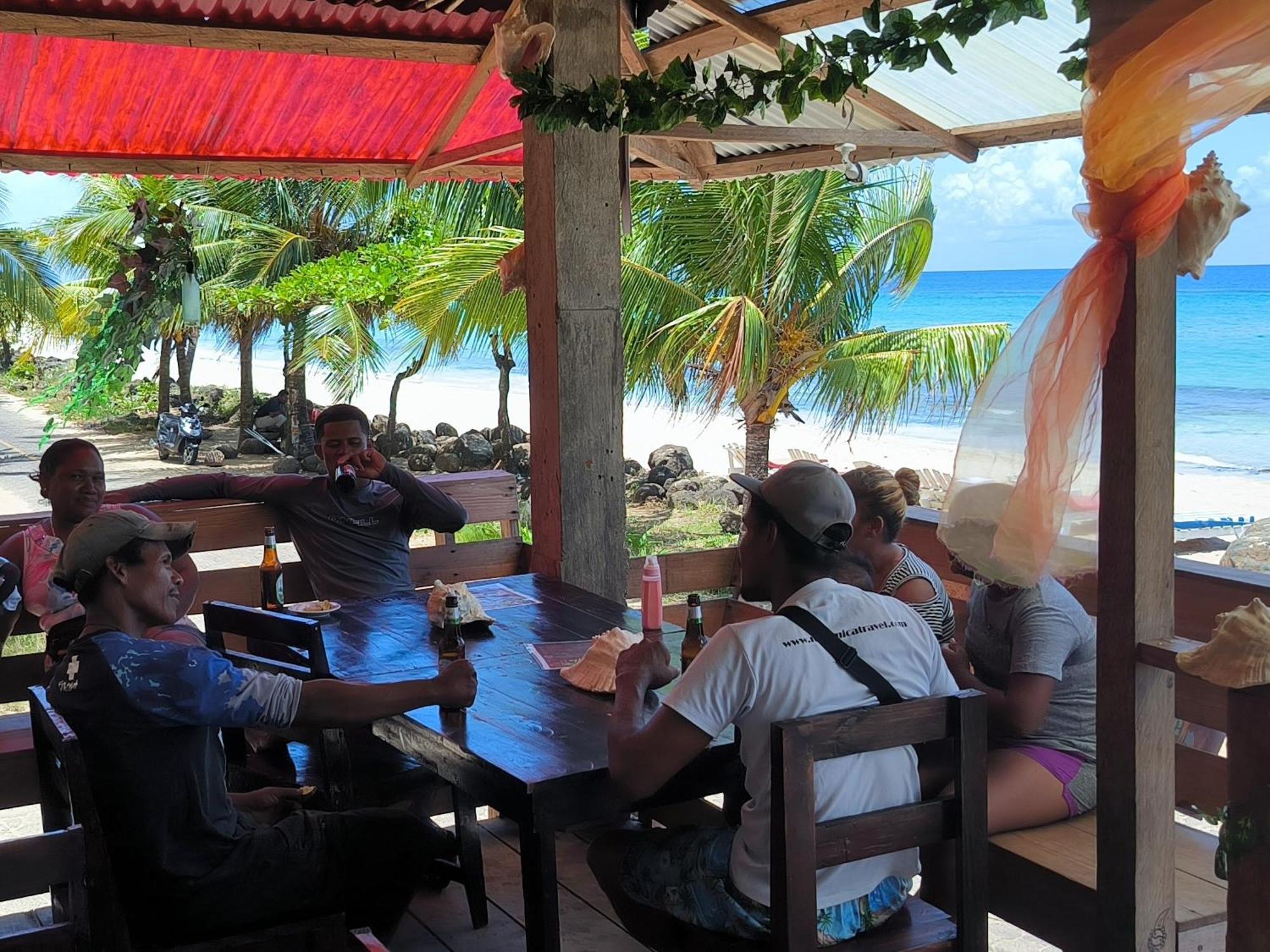 Paraiso Beach Hotel Brig Bay Εξωτερικό φωτογραφία
